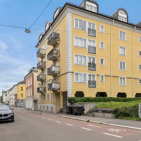 Apartament In Centrum With Parking